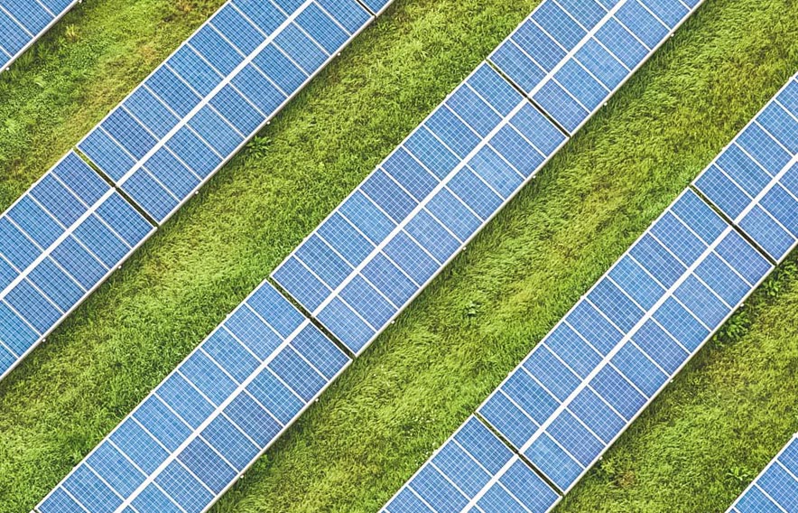 Solar panels on a grassy field, photo by markus spiske